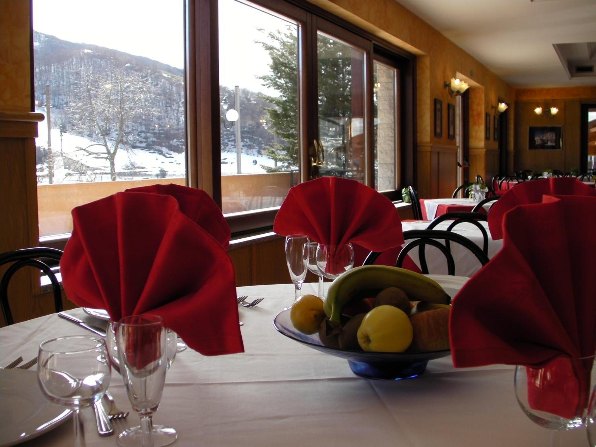 Alba Sporting Hotel Rocca di Mezzo Exterior photo