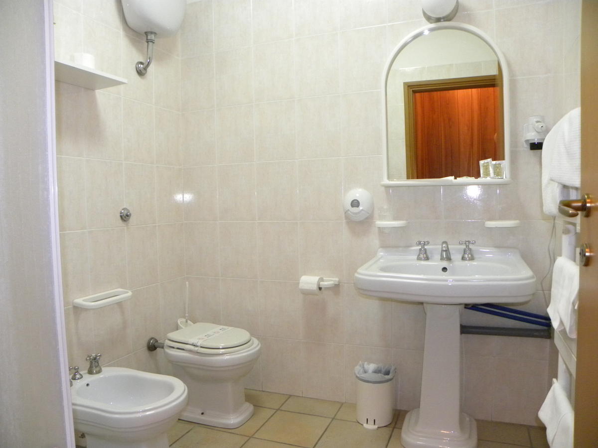 Alba Sporting Hotel Rocca di Mezzo Room photo