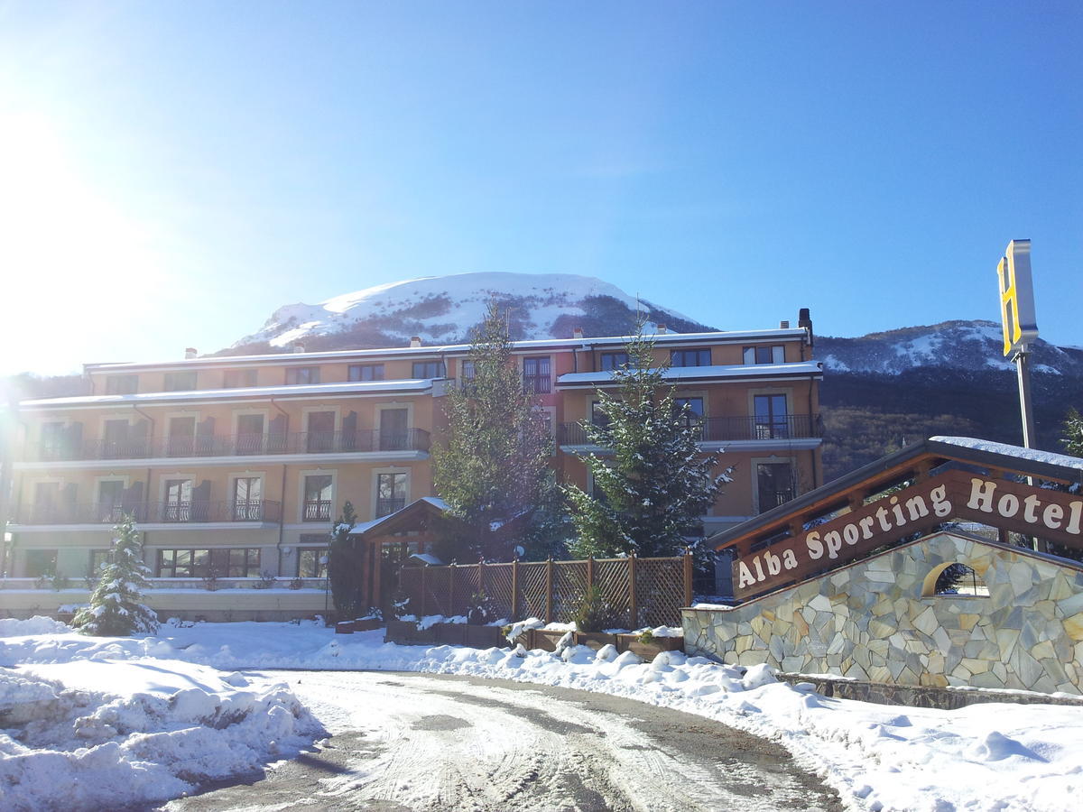 Alba Sporting Hotel Rocca di Mezzo Exterior photo