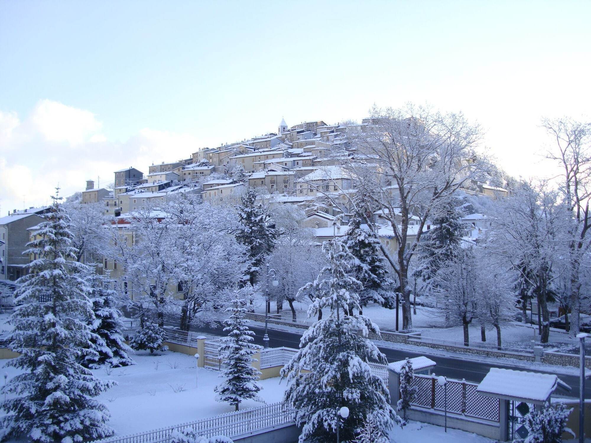 Alba Sporting Hotel Rocca di Mezzo Exterior photo